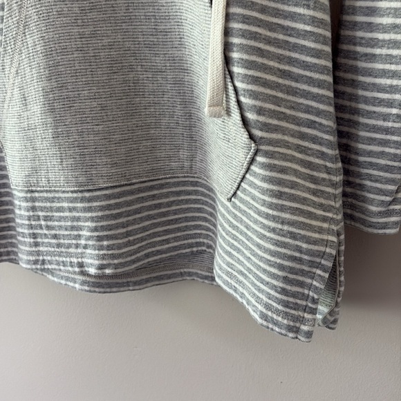 Standard James Perse Women’s Gray Hoodie Scoop Neck Kangaroo Pocket Size 2/M - Picture 2 of 8